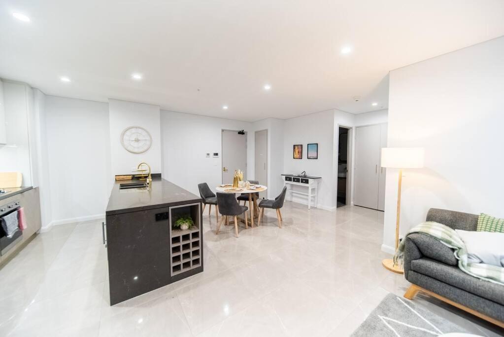 Sea Fever - Lv 65 Skyhome On Ocean Meriton Apartment *